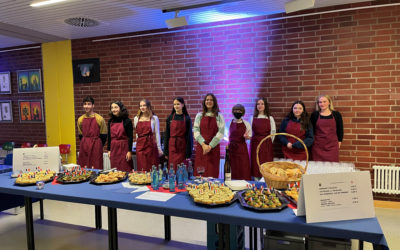 Fleißige Servicekräfte beim Chanson-Abend