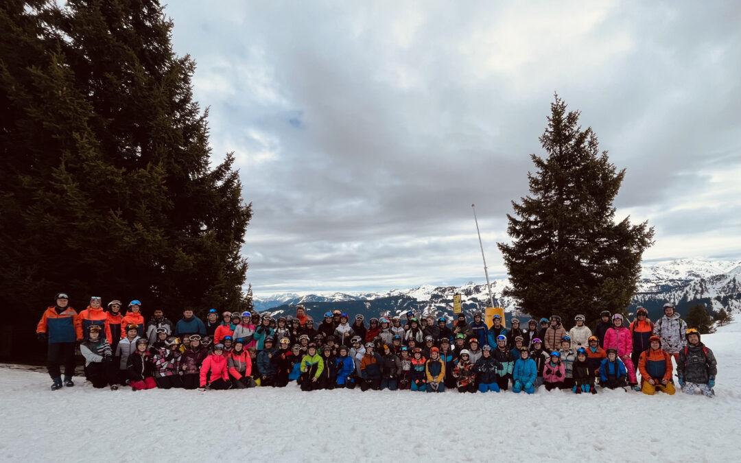 Sport und Spaß bei Sonnenschein im Schnee