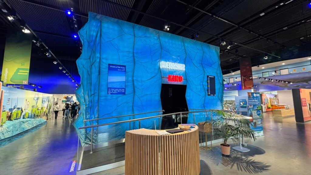 Gletscherkino in der Klima Arena